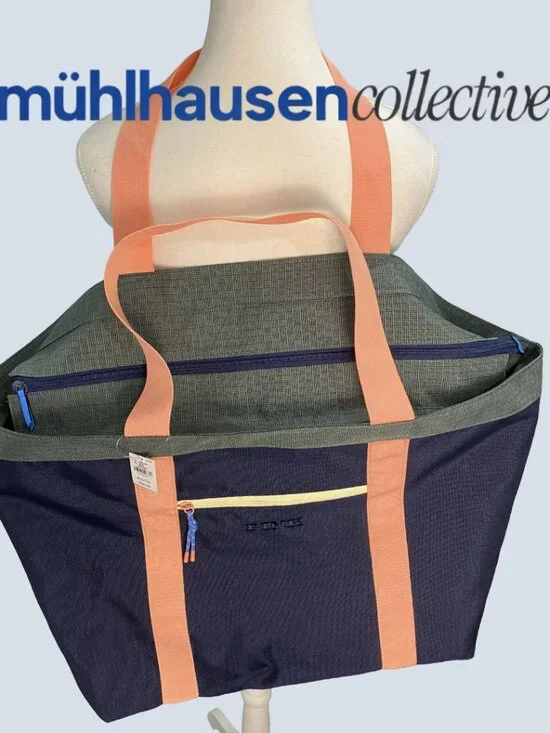 Victoria’s Secret PINK Oversized Tote Bag Navy Coral NWT - Picture 3 of 4